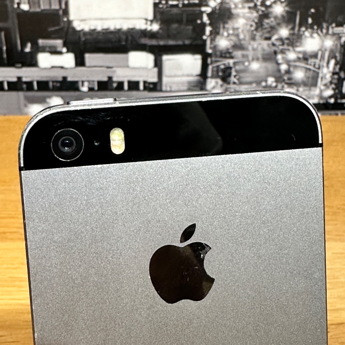 F*z様 Apple iPhone SE Space Gray 32GB SIM Apple iPhone SE 32GB Mobile Phone Smartphone Space Grey