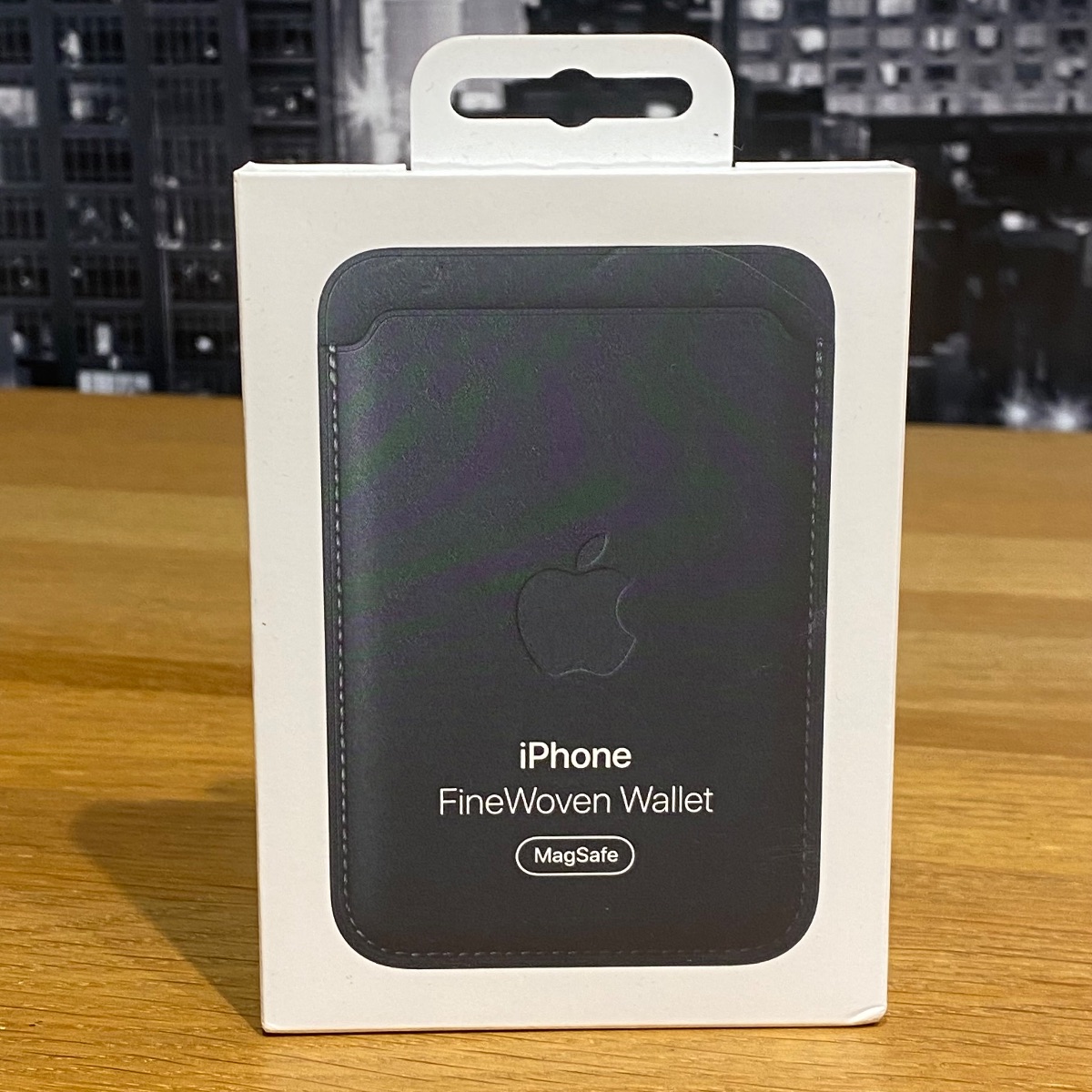 Apple Wallet MagSafe Find My FineWoven Dark Green iPhone 17 16 15
