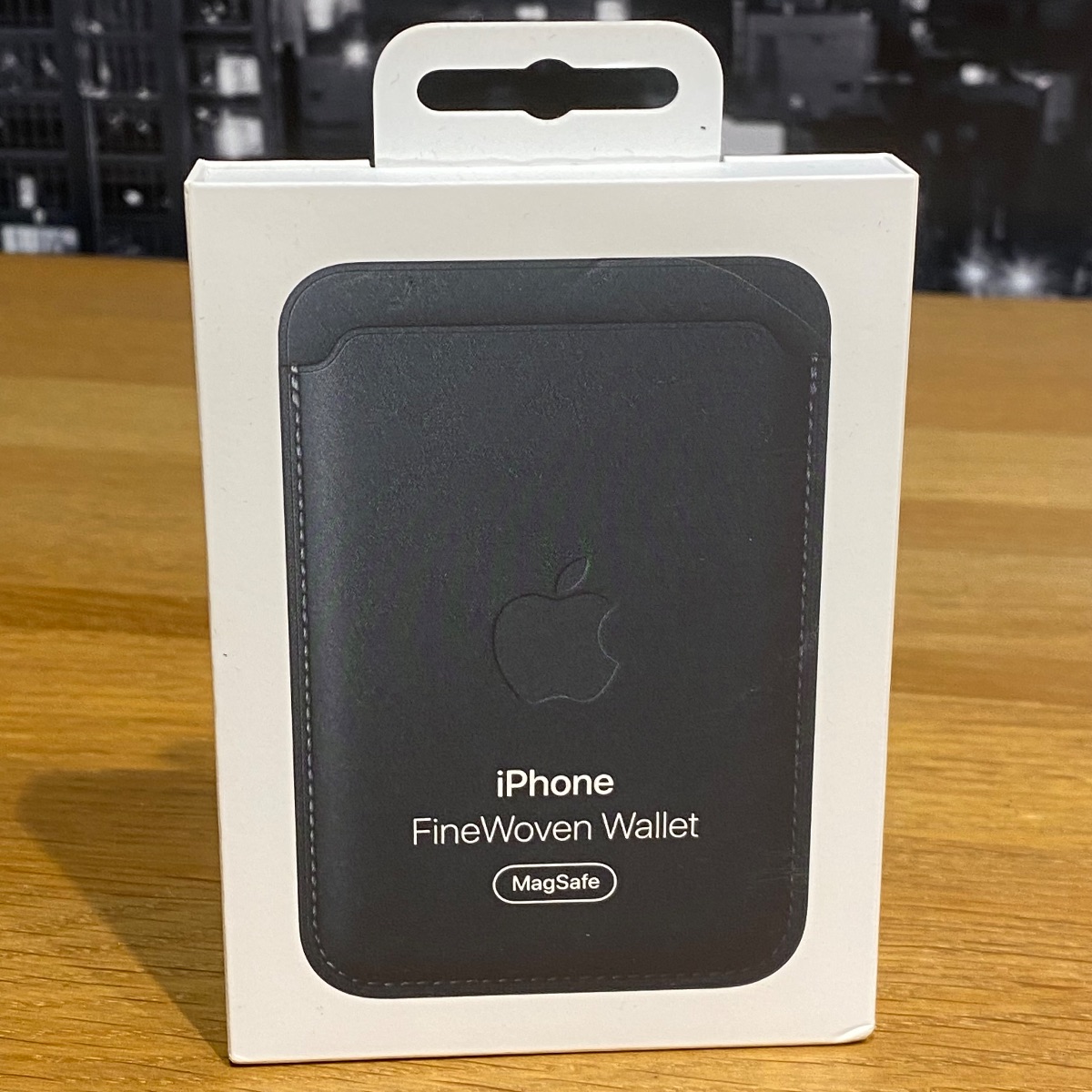 Apple iPhone FineWoven Wallet MagSafe Dark Green 16 15 14 13 Pro Max Plus MA6Y4ZM/A 195949826047 Apple iPhone FineWoven Wallet MagSafe Dark Green 16 15 14 13 Pro Max Plus MA6Y4ZM/A 195949826047