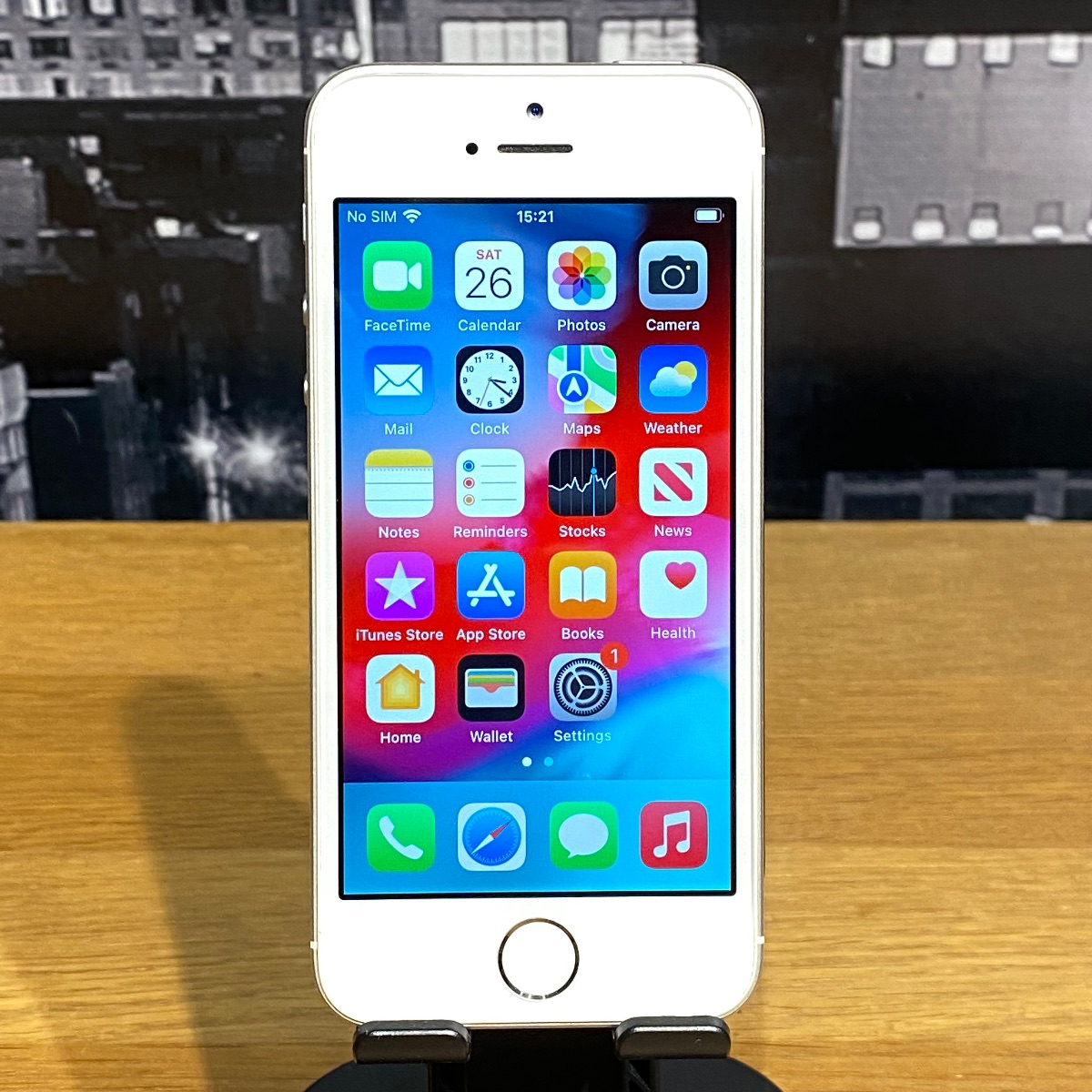 Apple iPhone SE 32GB 1st Gen Smartphone White A1723 Unlocked 100% Original MP832DN/A