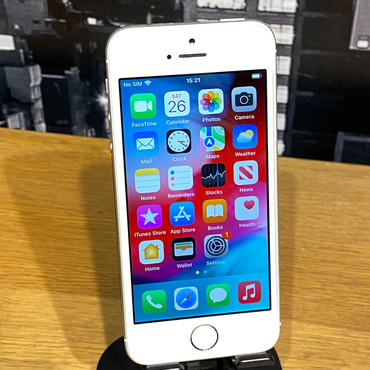 Apple iPhone SE 32GB 1st Gen Smartphone White A1723 Unlocked 100% Original MP832DN/A