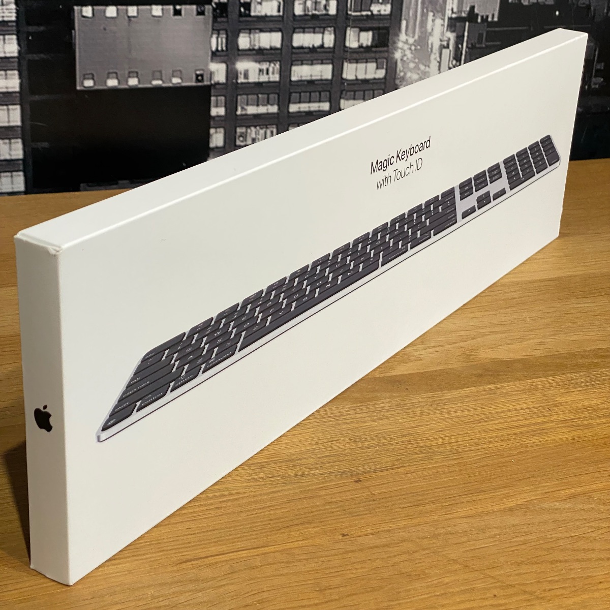 Apple Magic Keyboard Touch ID with Numeric Keypad USB-C UK British