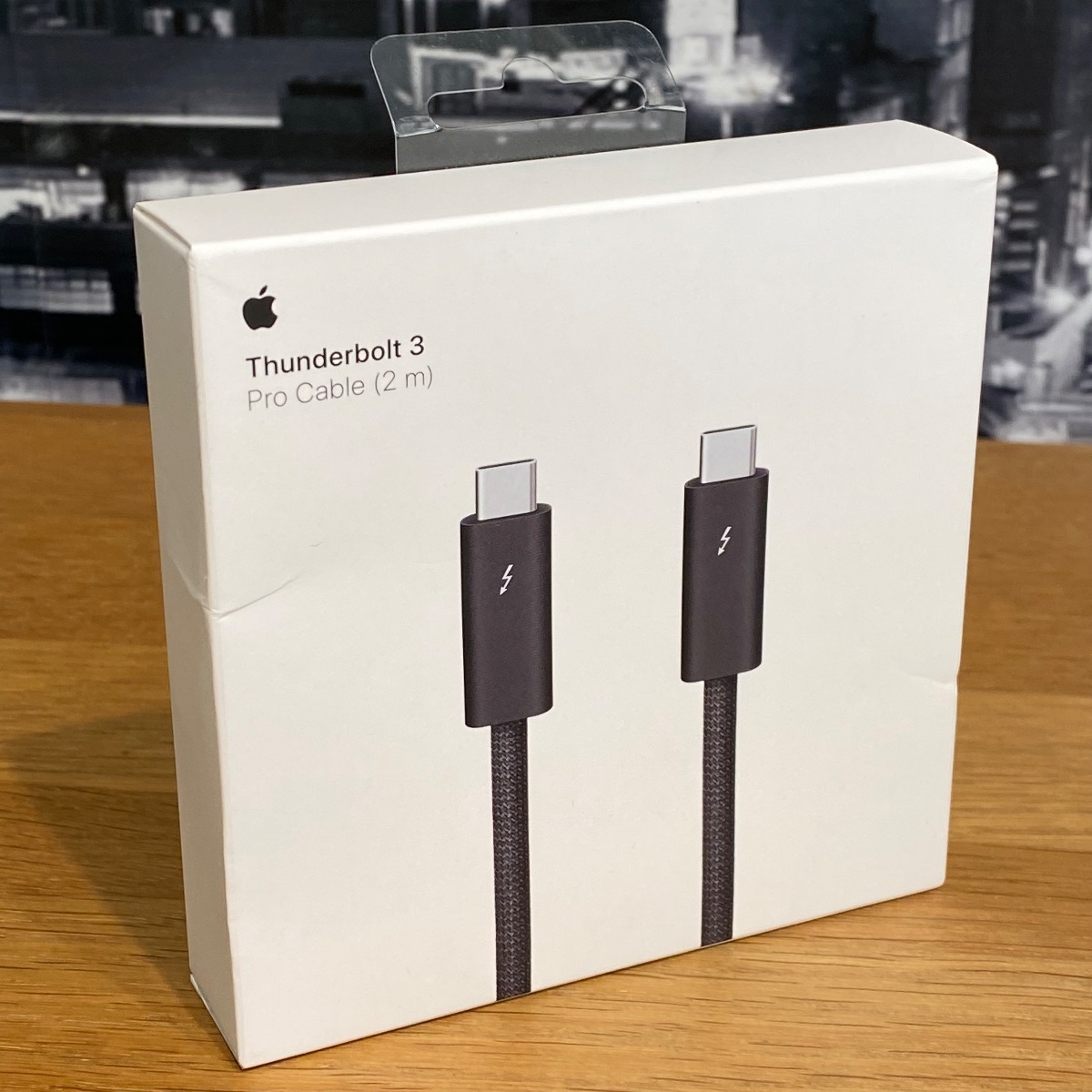Apple Thunderbolt 3 Pro Cable 2m USB-C Sealed 100% Original A2279 MacBook iPhone ML8E3ZMA 0194252654200 (Brand New)