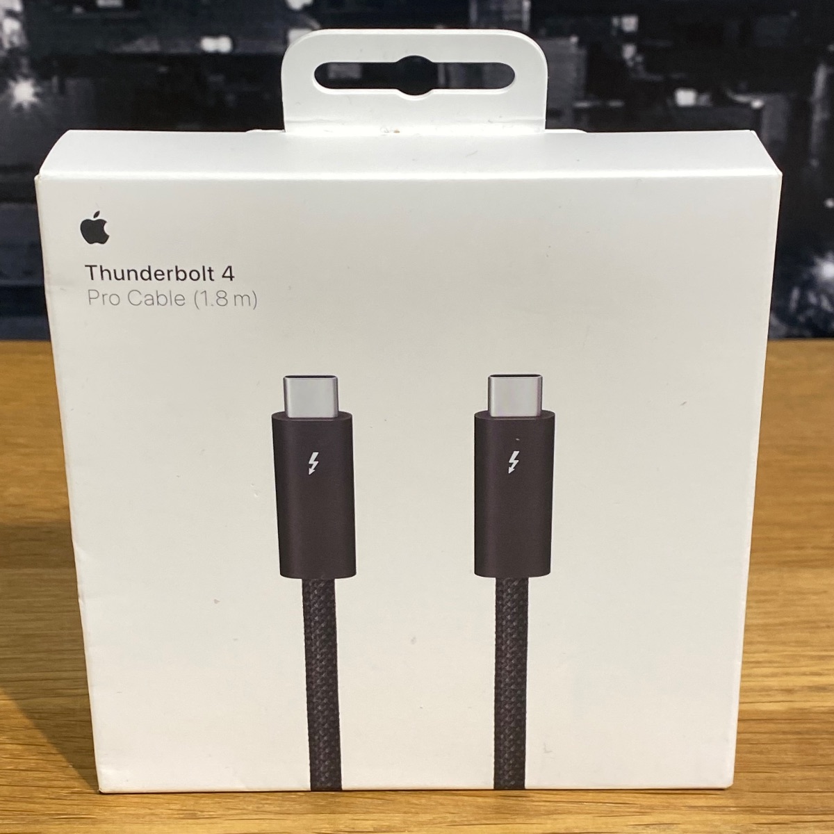 Apple Thunderbolt 4 Pro 1 8m Cable USB-C iPad MacBook iMac Original Sealed MW5J3ZMA 195949590320