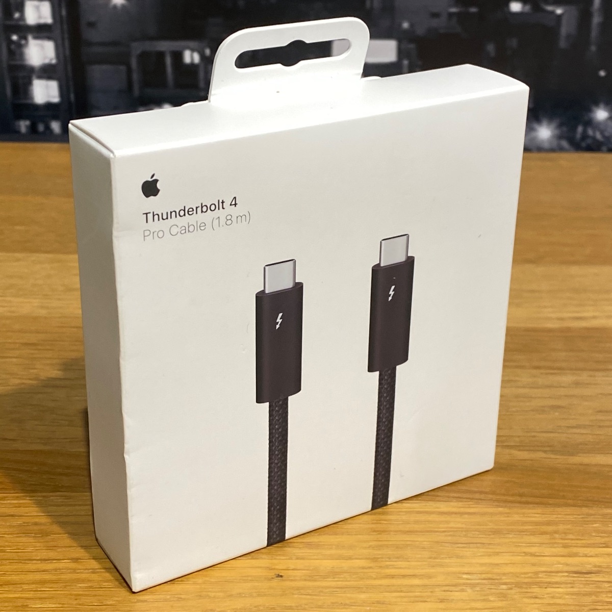 Apple Thunderbolt 4 Pro 1 8m Cable USB-C iPad MacBook iMac Original Sealed MW5J3ZMA 195949590320