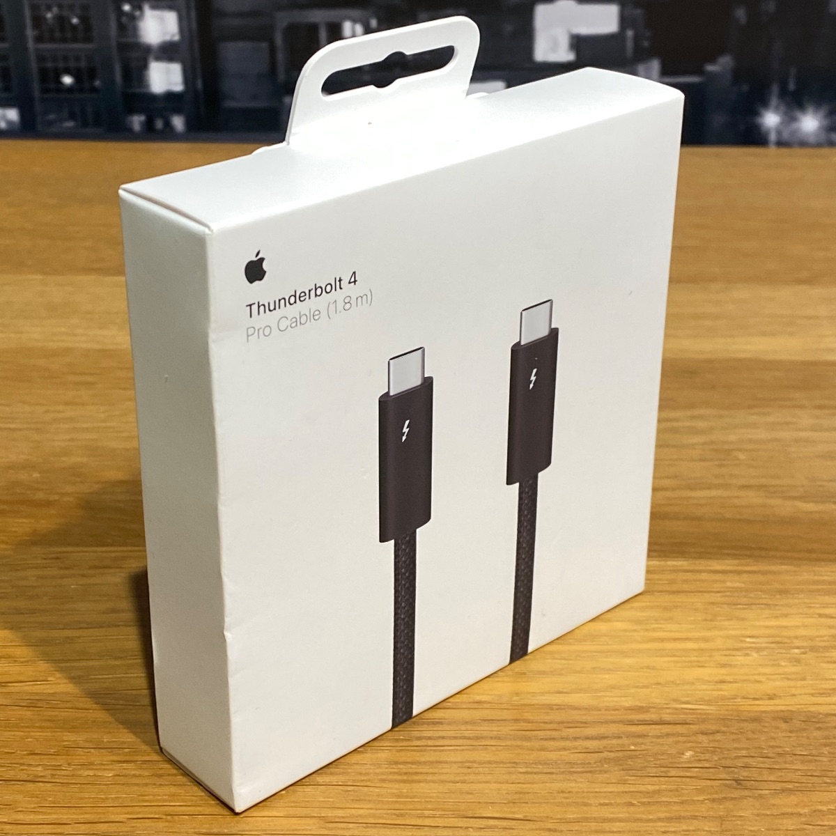 Apple Thunderbolt 4 Pro 1 8m Cable USB-C iPad MacBook iMac Original Sealed MW5J3ZMA 195949590320