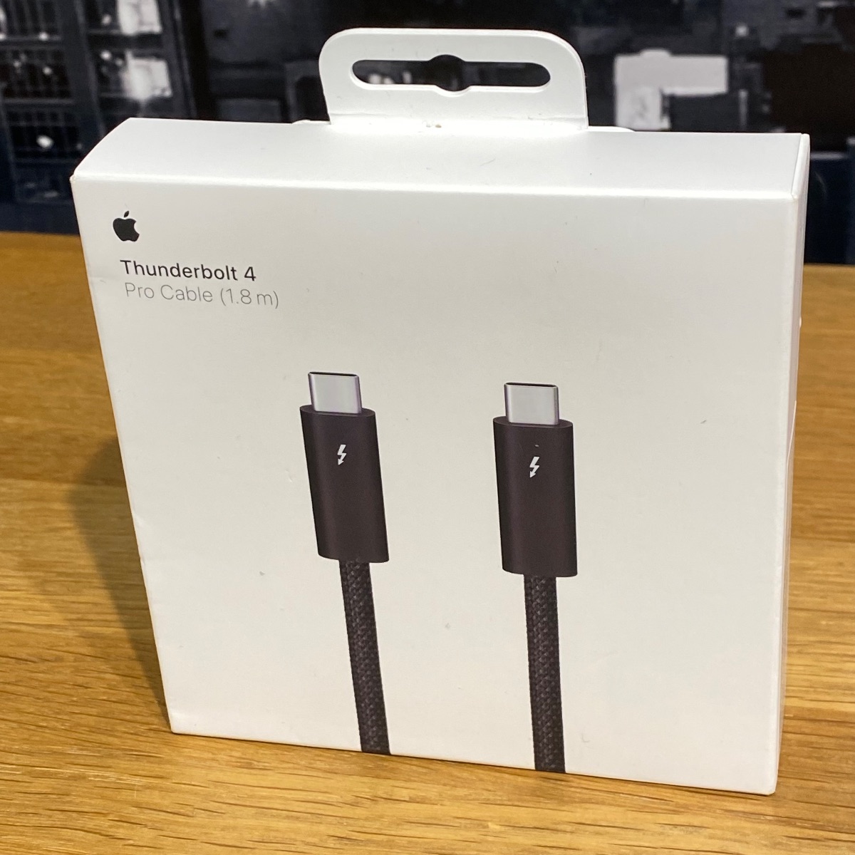 Apple Thunderbolt 4 Pro 1 8m Cable USB-C iPad MacBook iMac Original Sealed MW5J3ZMA 195949590320
