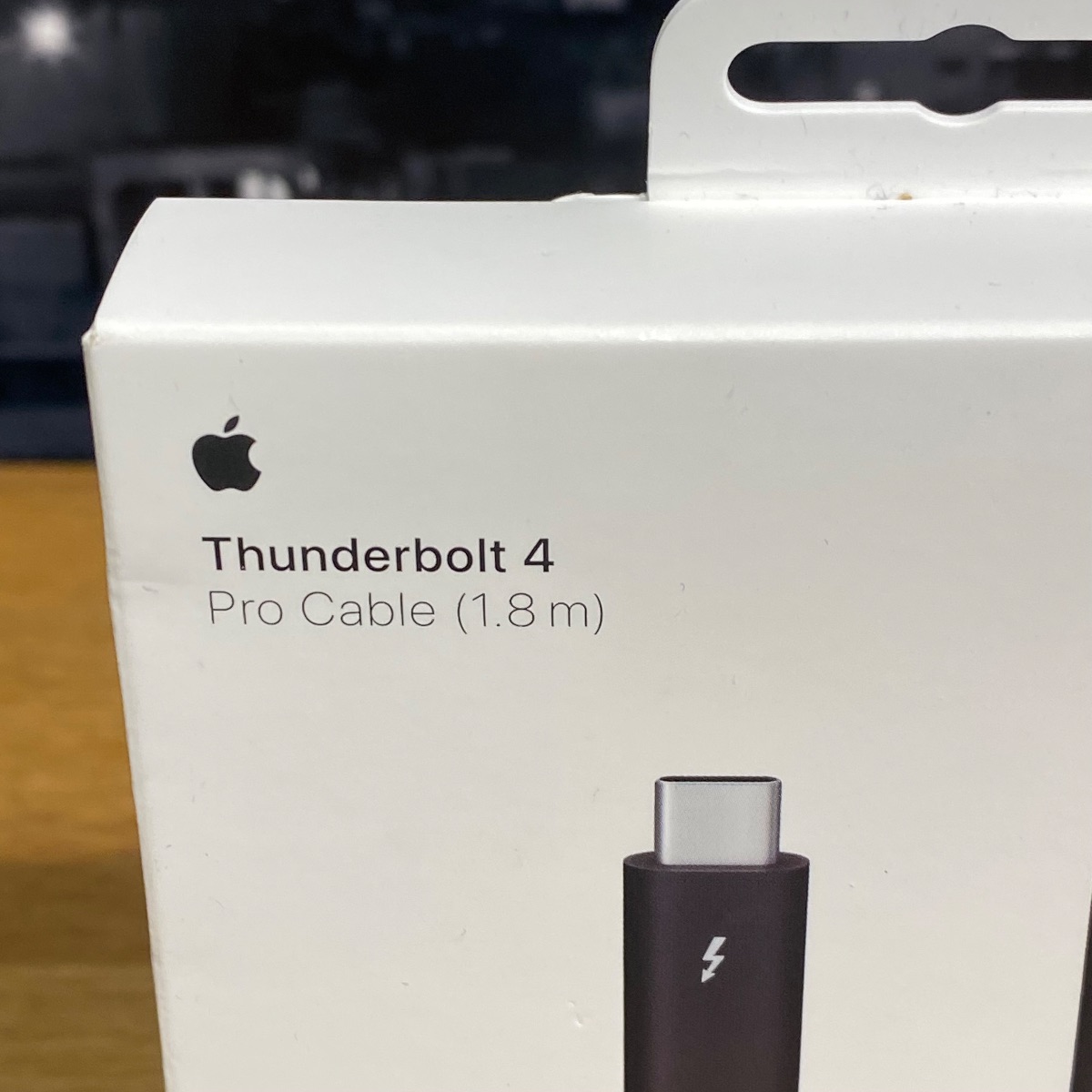 Apple Thunderbolt 4 Pro 1 8m Cable USB-C iPad MacBook iMac Original Sealed MW5J3ZMA 195949590320