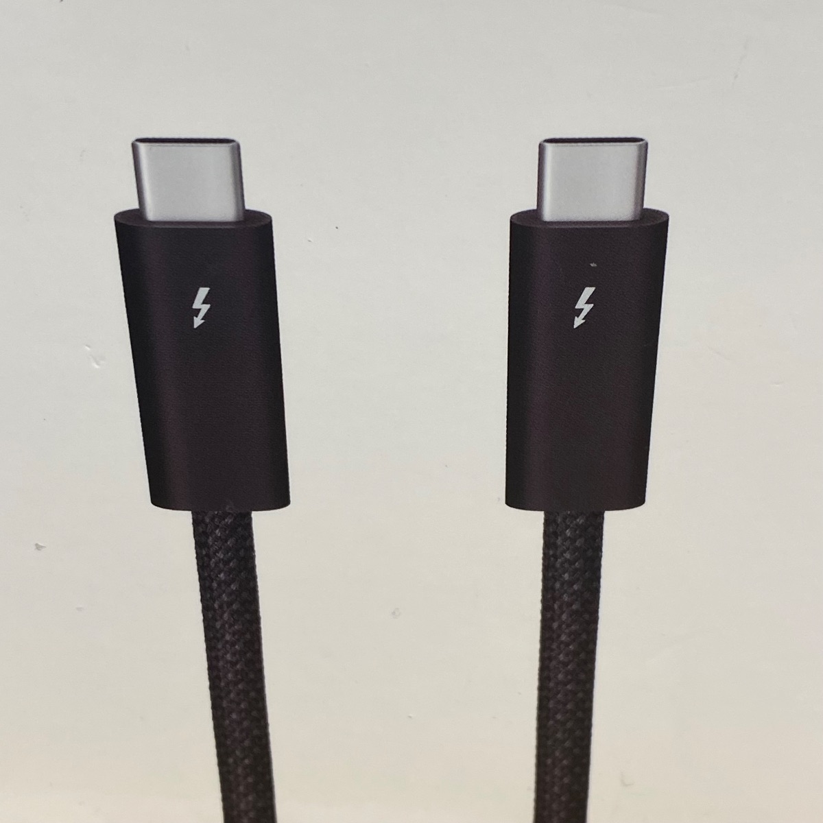 Apple Thunderbolt 4 Pro 1 8m Cable USB-C iPad MacBook iMac Original Sealed MW5J3ZMA 195949590320