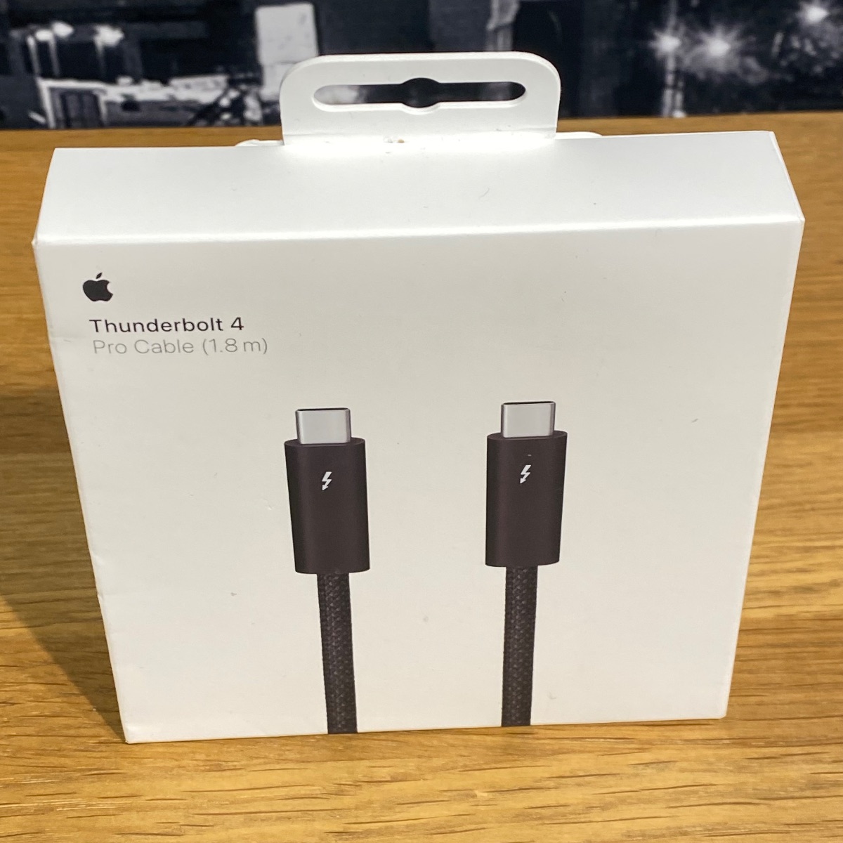 Apple Thunderbolt 4 Pro 1 8m Cable USB-C iPad MacBook iMac Original Sealed MW5J3ZMA 195949590320