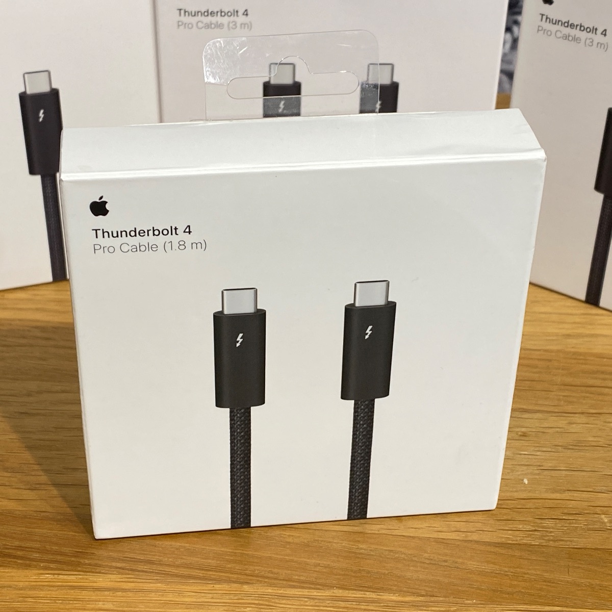 Apple Thunderbolt 4 Pro 1.8m Cable USB-C MacBook iPad iMac 100% Original Boxed MN713ZM/A 0194253080169 (Brand New)