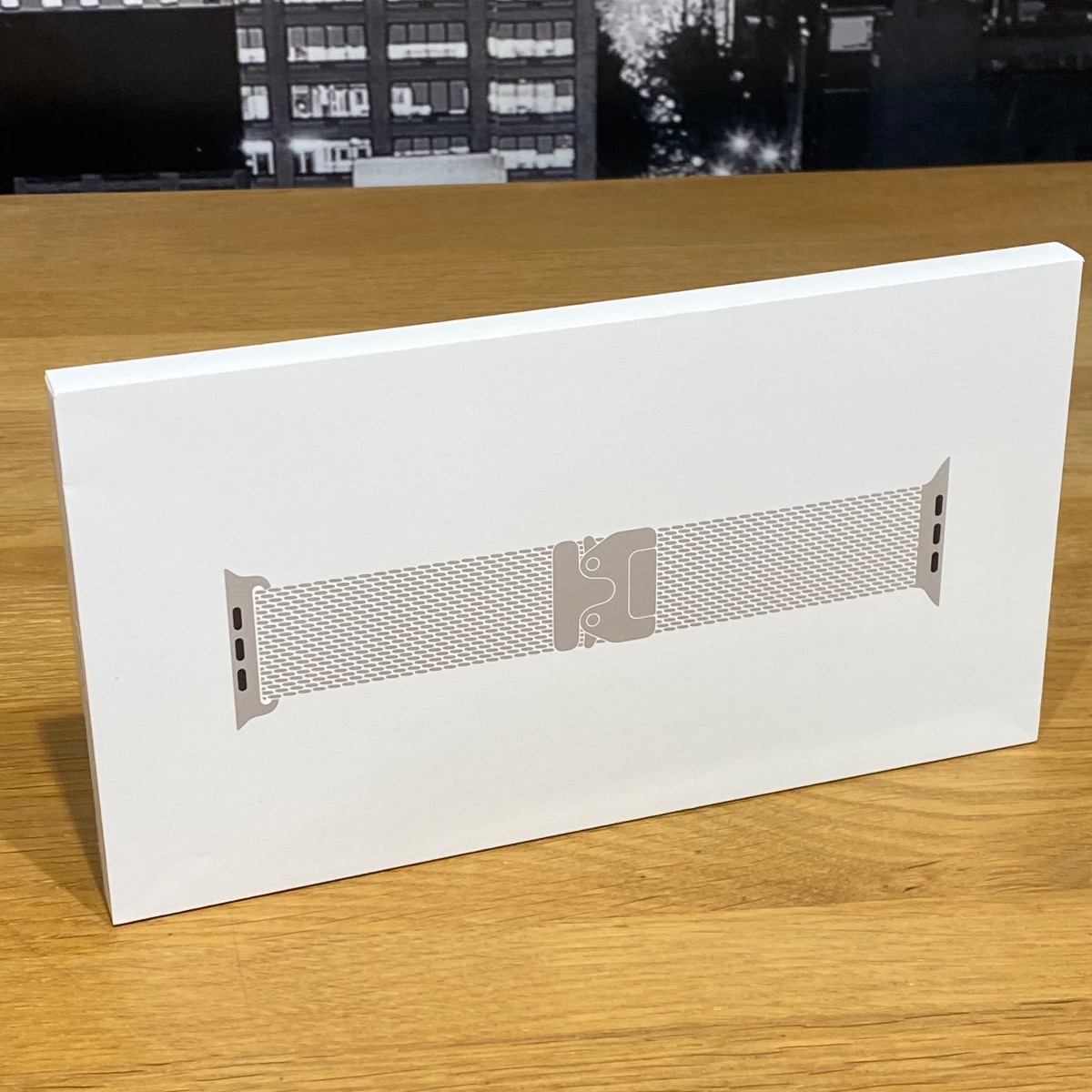 Apple Watch Ultra Strap 49mm Natural Titanium Milanese Loop L Large Original MGHQ4ZM/A 195950659443 Apple Watch Ultra Strap 49mm Natural Titanium Milanese Loop L Large Original MGHQ4ZM/A 195950659443