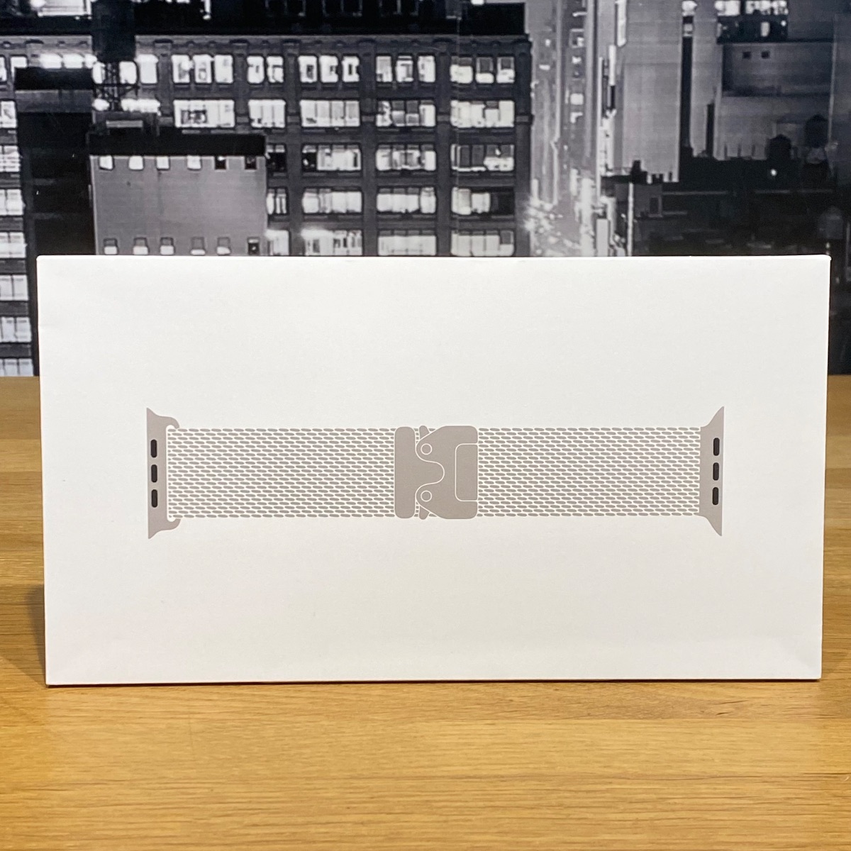 Apple Watch Ultra Strap 49mm Natural Titanium Milanese Loop L Large Original MGHQ4ZM/A 195950659443 Apple Watch Ultra Strap 49mm Natural Titanium Milanese Loop L Large Original MGHQ4ZM/A 195950659443