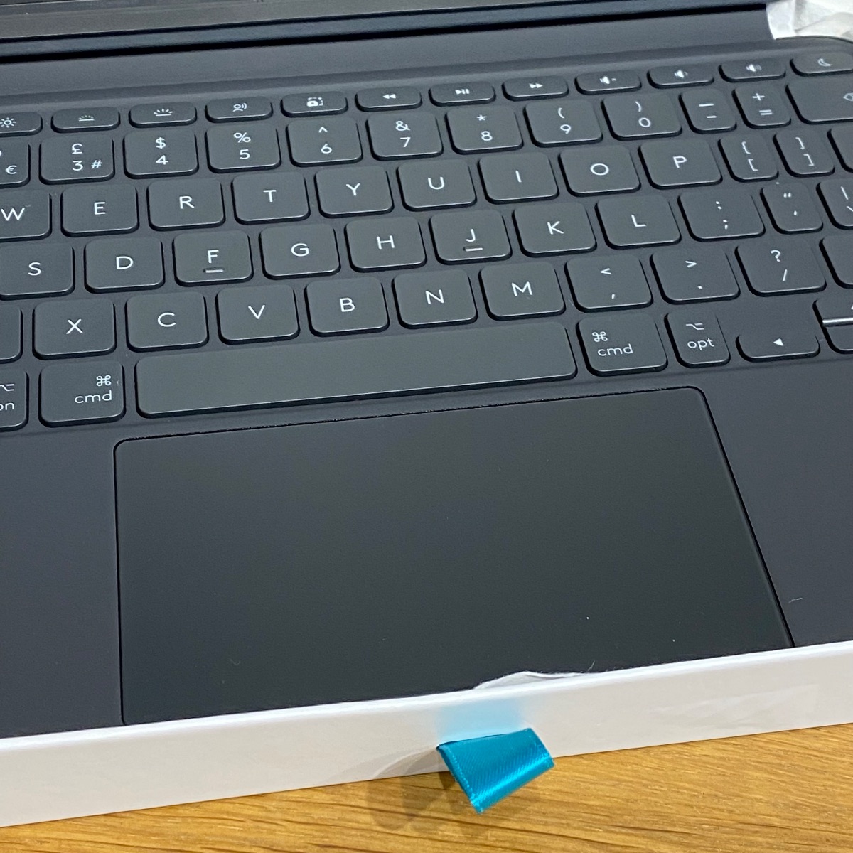 Logitech Combo Touch Keyboard Case Apple iPad Pro 11