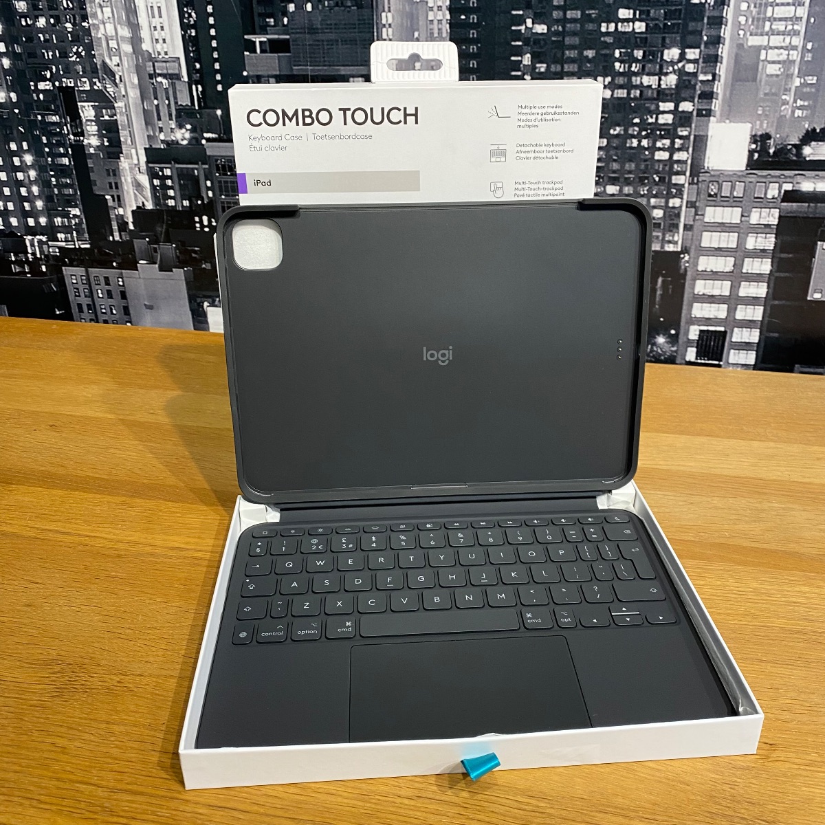 Logitech Combo Touch Keyboard Case Apple iPad Pro 11