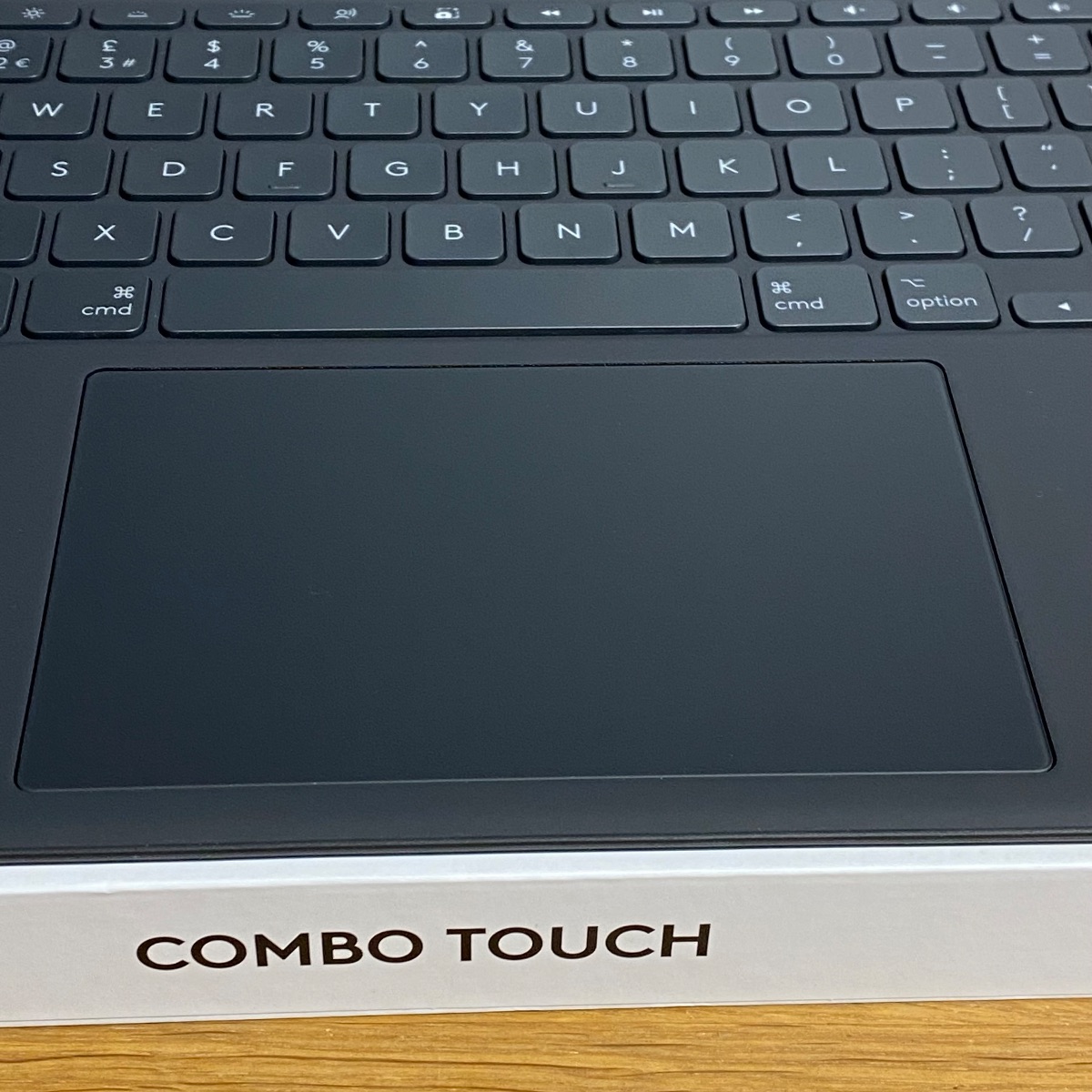 Logitech Combo Touch Keyboard Case iPad Pro 13-inch (M4) Graphite 100% Original HRH52B/A 5099206123014 (Brand New)