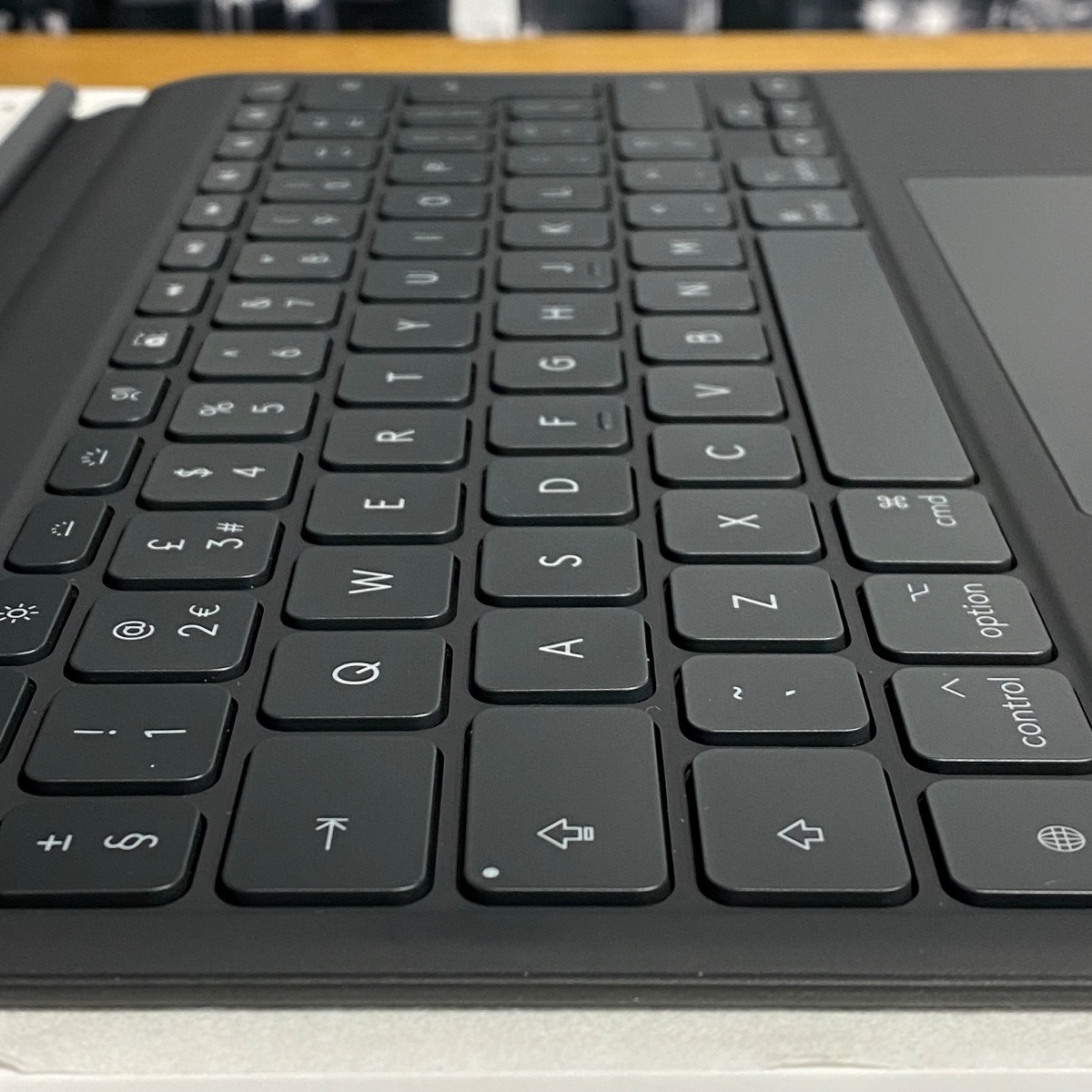 Logitech Combo Touch Keyboard Case iPad Pro 13