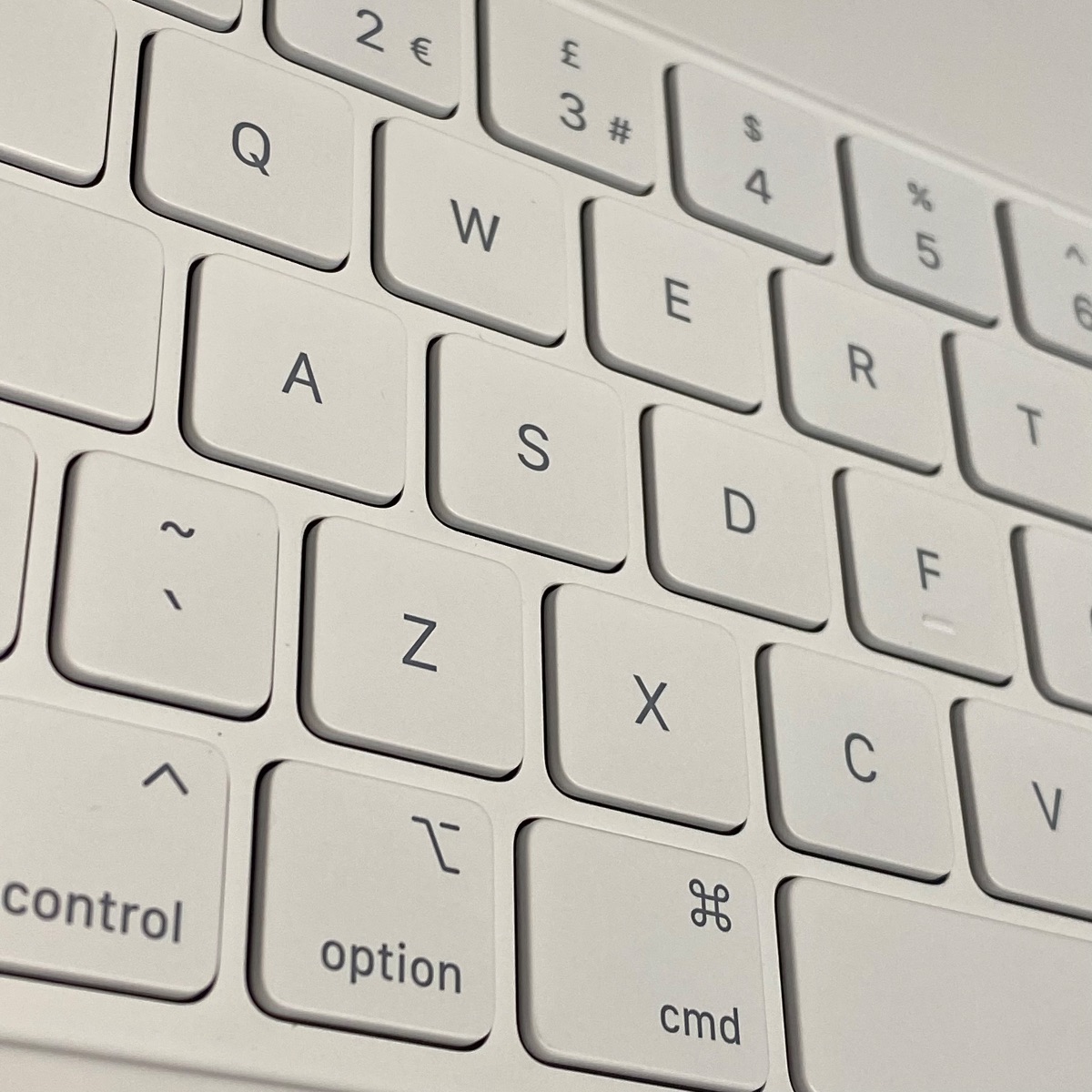 SINGLE REPLACEMENT KEY Apple Magic iPad Keyboard 12.9 White