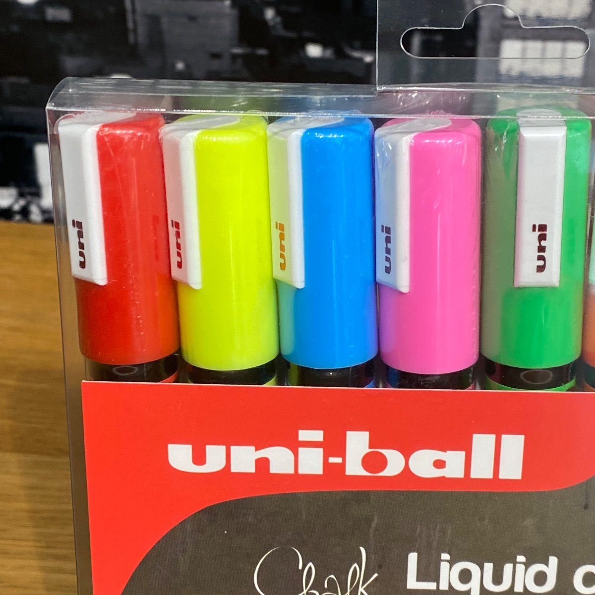 Uni-Ball Liquid Chalk Markers Bullet Tip Assorted Coulors PWE-5M (Set of 8) PWE5M 5012788046670 (Brand New)